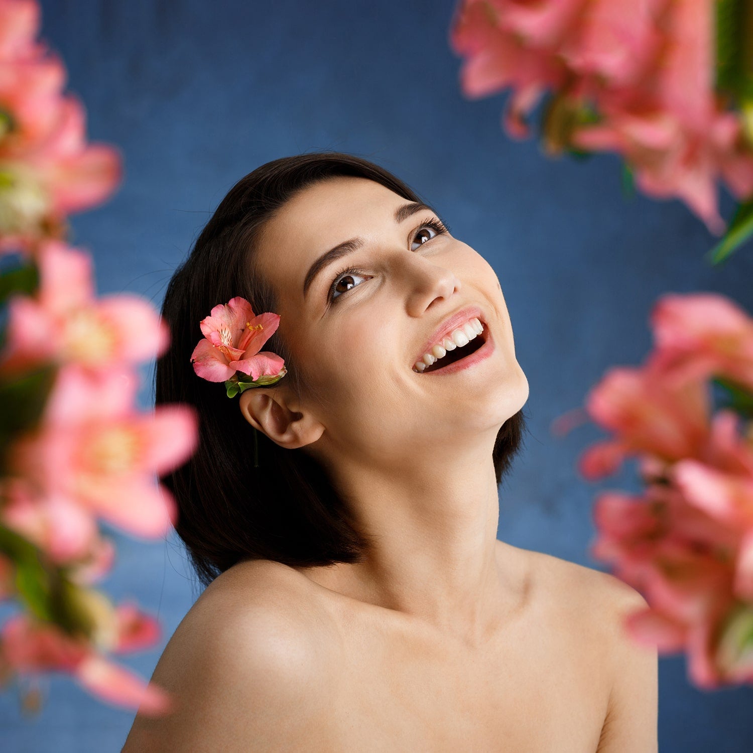beautifull girl with pink flower